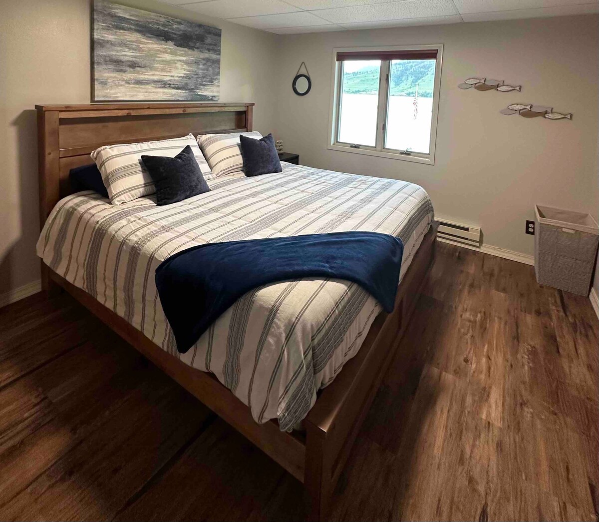 Dhoma e gjumit king në katin e poshtëm 1