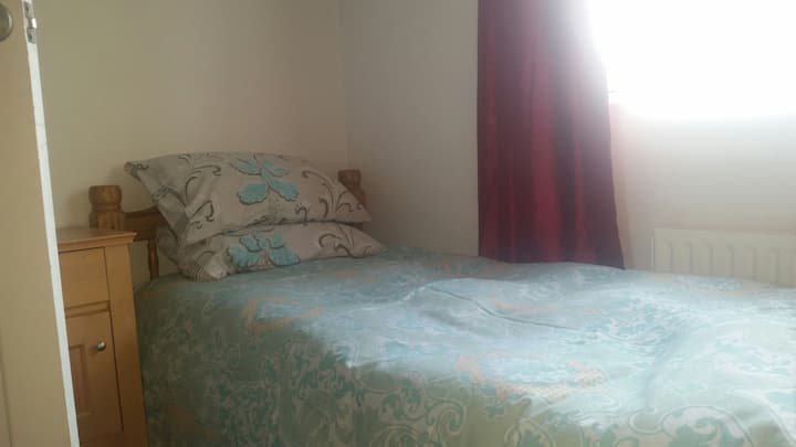 Room close to Central London - Wi-Fi and TV inc.