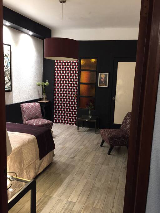 Puerta del baño y puerta del armario