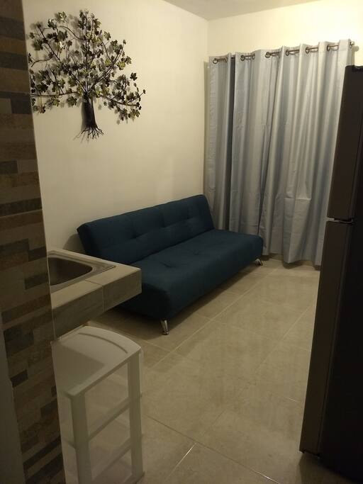 Sala con cortinas blackout