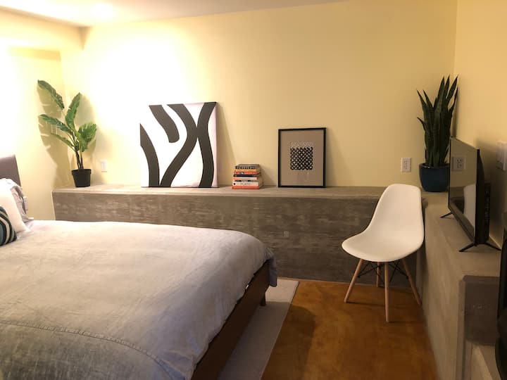 Private Suite In Historic Ocean Beach Cottage - Ob - San Diego, CA