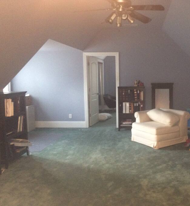 Natural light very spacious.