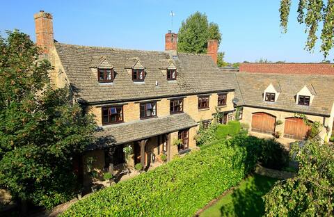 Lyne House Ideal for a celebration or reunion