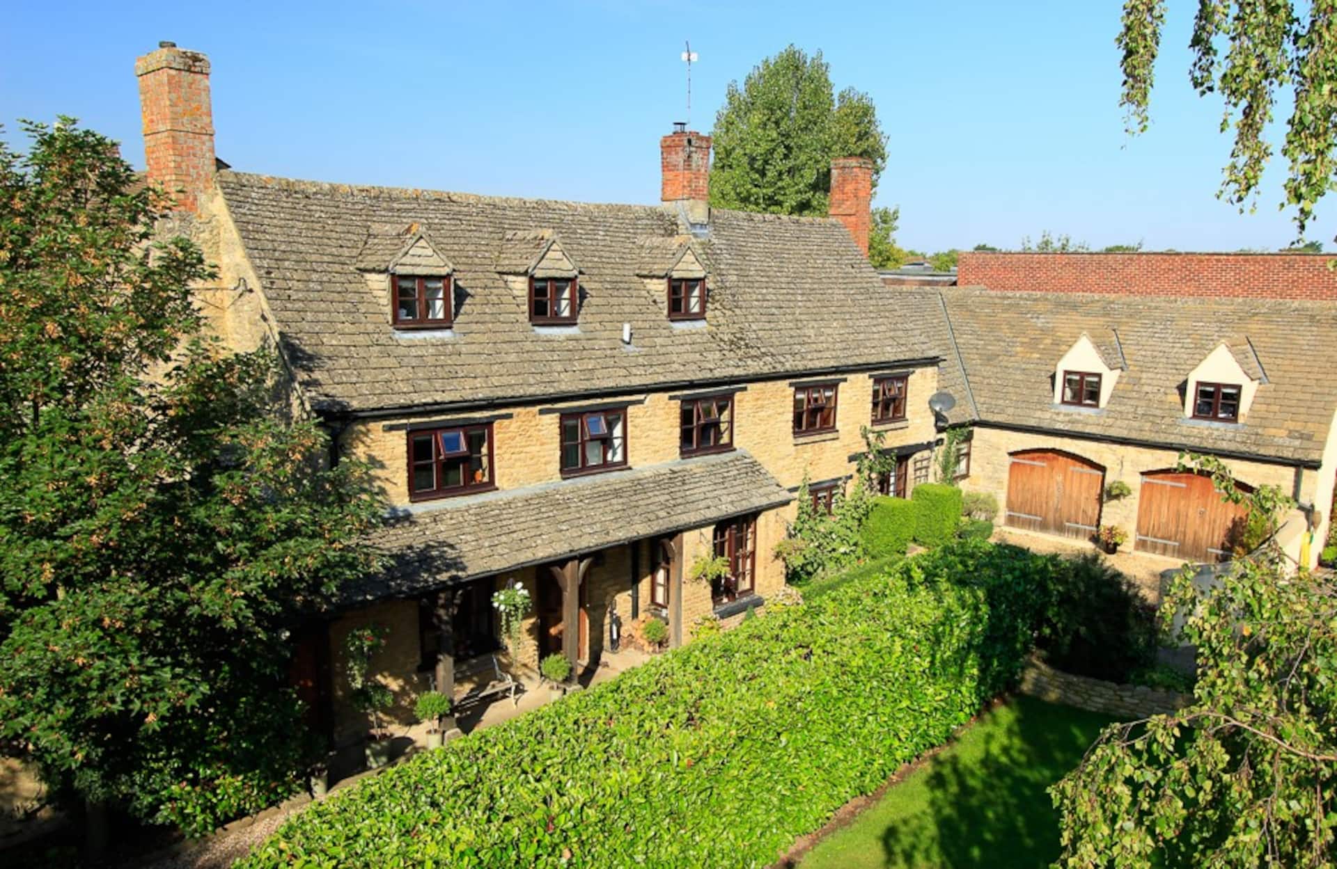 Lyne House Ideal for a celebration or reunion