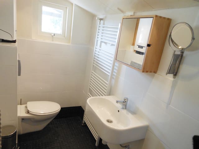 Bathroom/shower