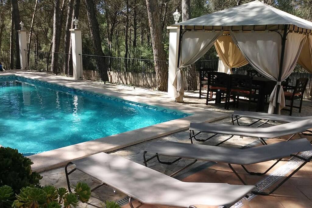 swimming pool