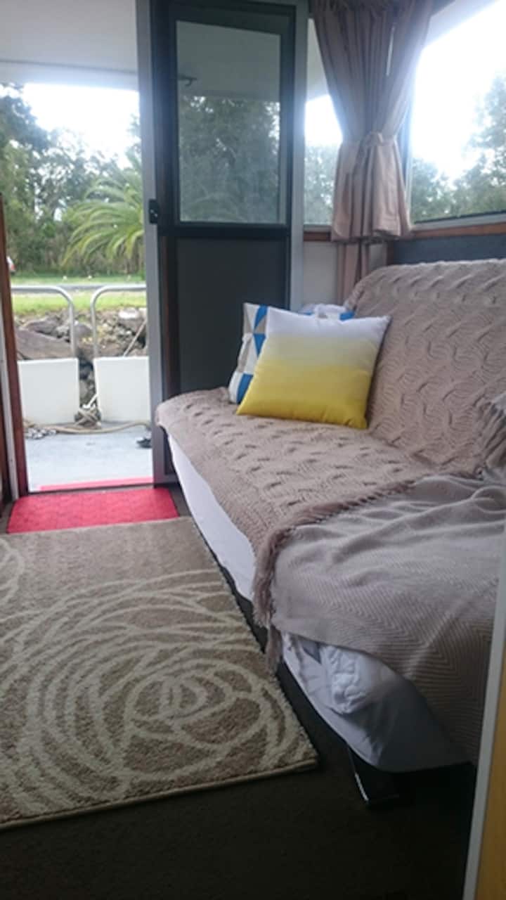 2 Best Airbnb Yamba Houseboats, Australia Trip101