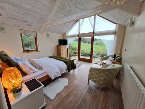 Unique Views & Luxurious Double Bath