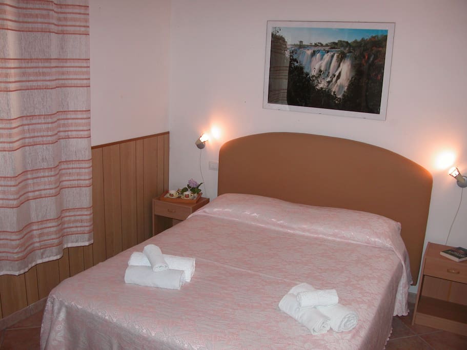 Schlafzimmer 1