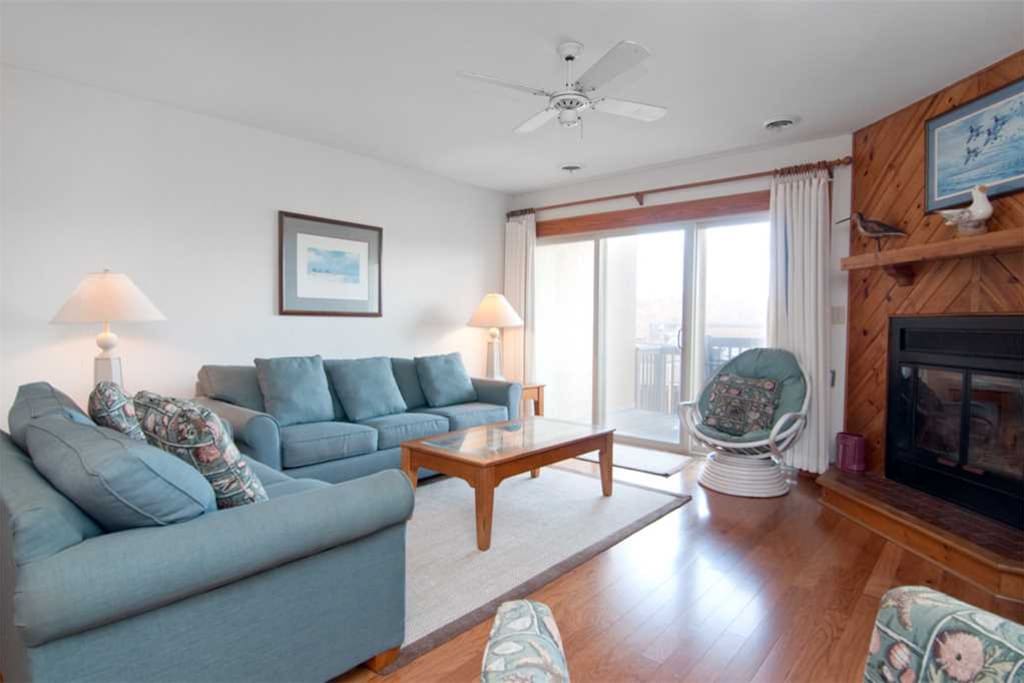 QE3: The Quay E3 | Mid Level Living Area | Fireplace Is Not Available For Guest Use