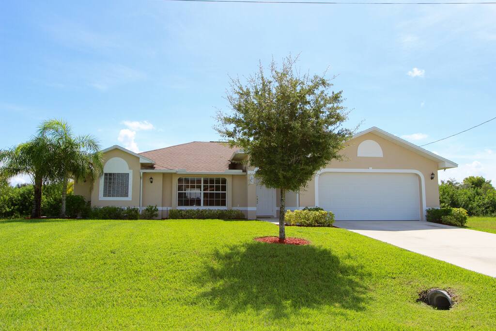 Villa Loretta - Pool home on Canal Enjoy Paradise - Houses ...