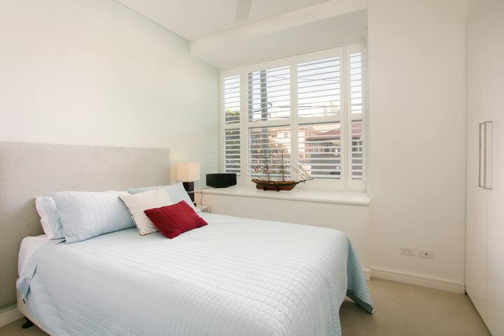 Latitude 33 gallery image 3