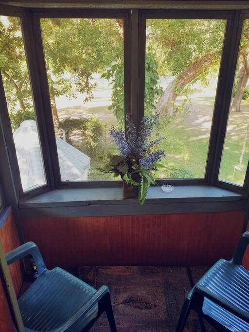 Private 2-seated balcony facing the garden