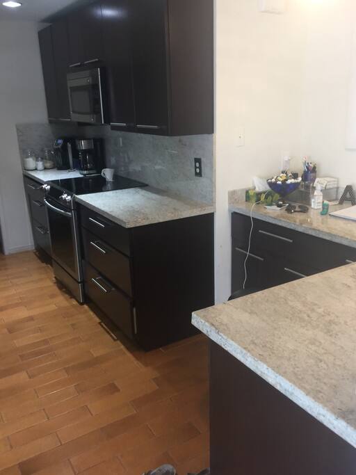 Modern new kitchen
W all the amenities