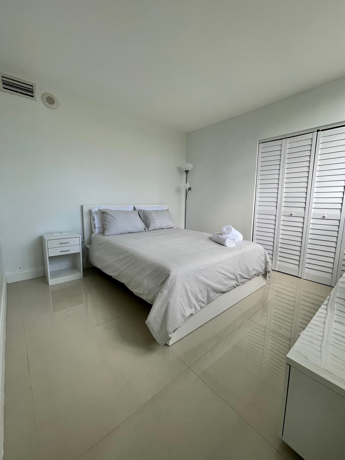 # 2间带标准双人床的卧室