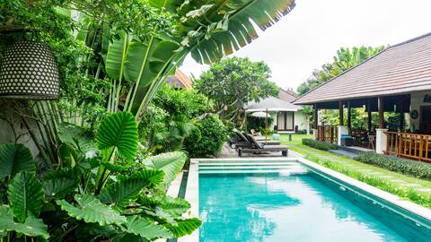 Luxuriate in a Vast Tropical Garden in Seminyak