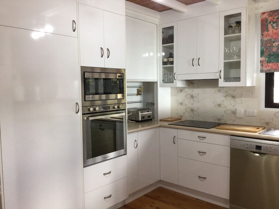 Modern spacious kitchen fully equipped