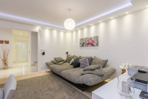 Popular Airbnb listing: White Rose Modern Villa with Private Pool in Općina Kolan