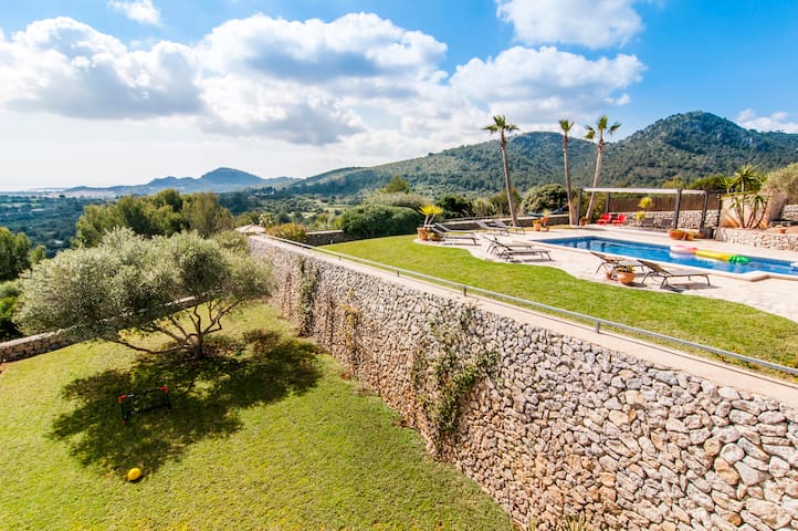 Grand Luxury Villa Overlooking Sea gallery image 4