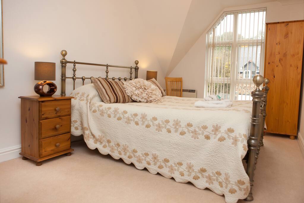 Main bedroom with king size bed