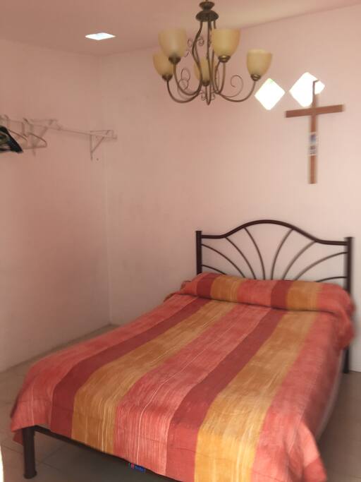 Recámara con ventilación y muy iluminada