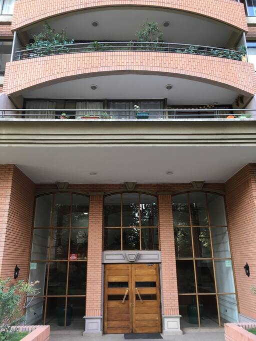 ENTRADA AL EDIFICIO