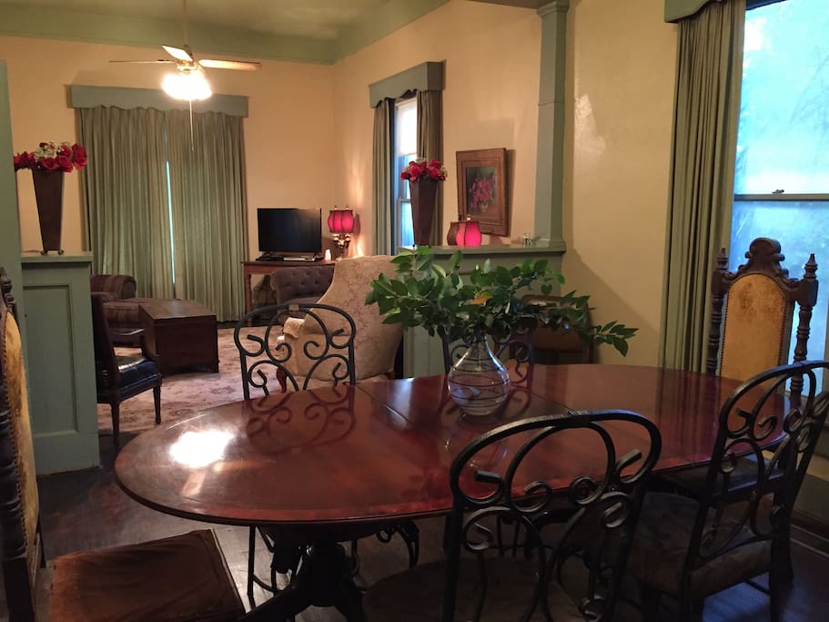 Dining room, seats up to 8