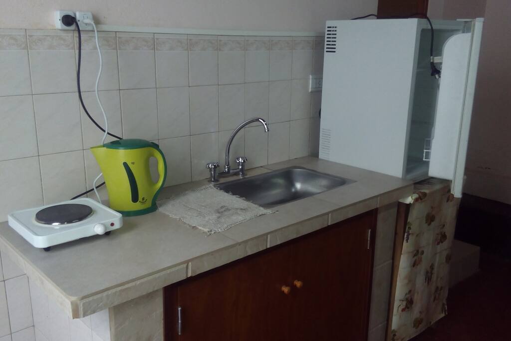 Utensilios de cocina y vajillas.