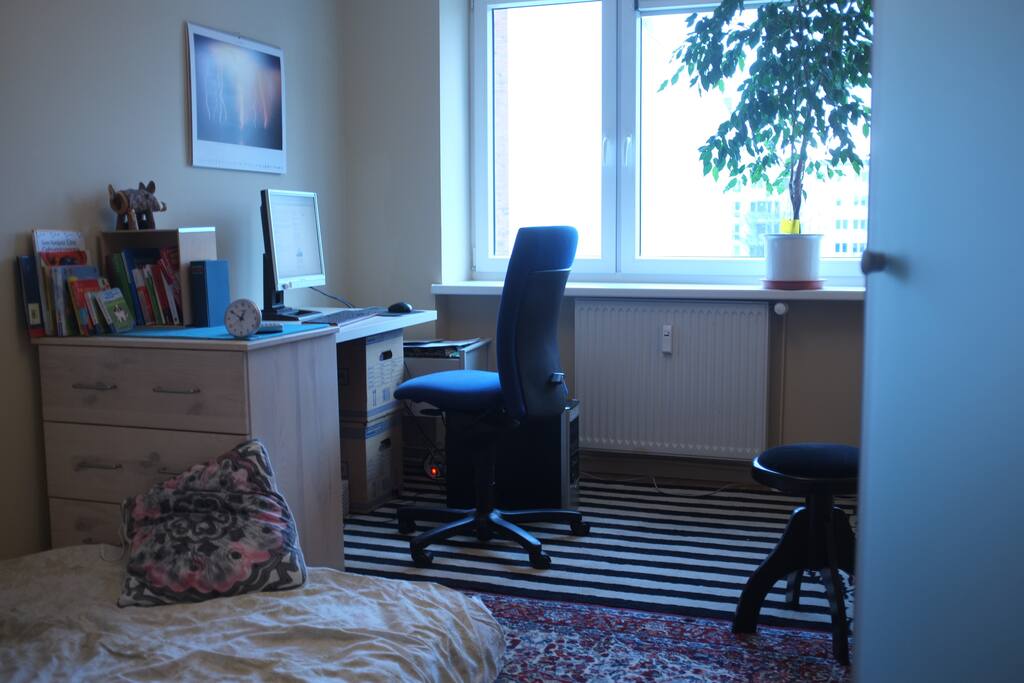 Schlafzimmer / Bedroom