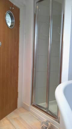 Cosy+2nd+floor+studio+apt+%26bathroom+bath+%26+shower