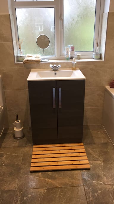 Private En-suite bathroom
