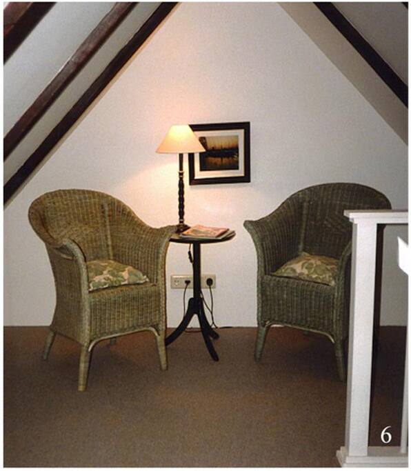 Oben auf der Schlafgalerie gibt es noch eine Leseecke.