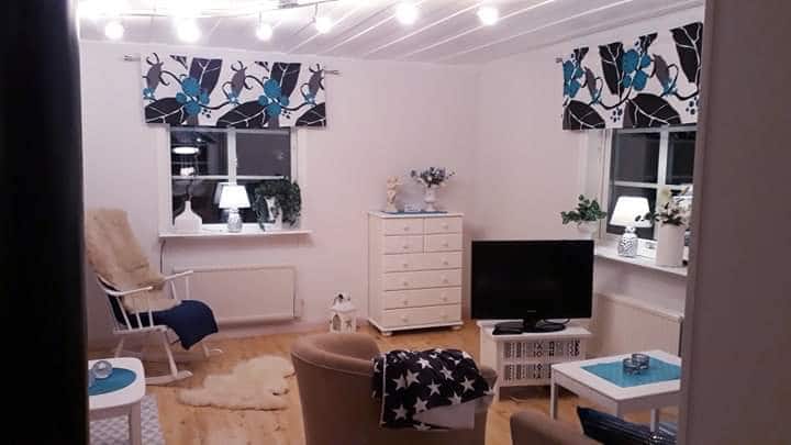 Nižšie poschodie, obývačka