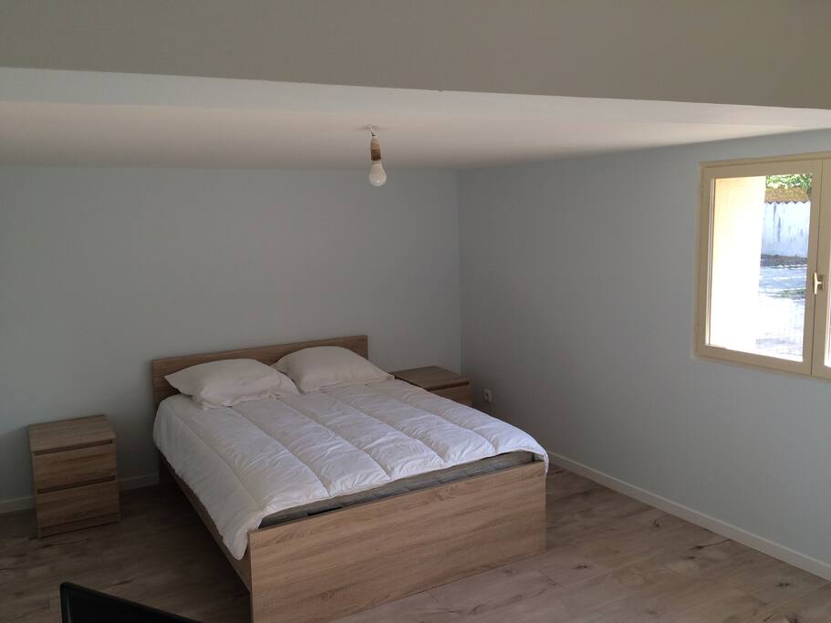 2ème chambre rdc, lit double