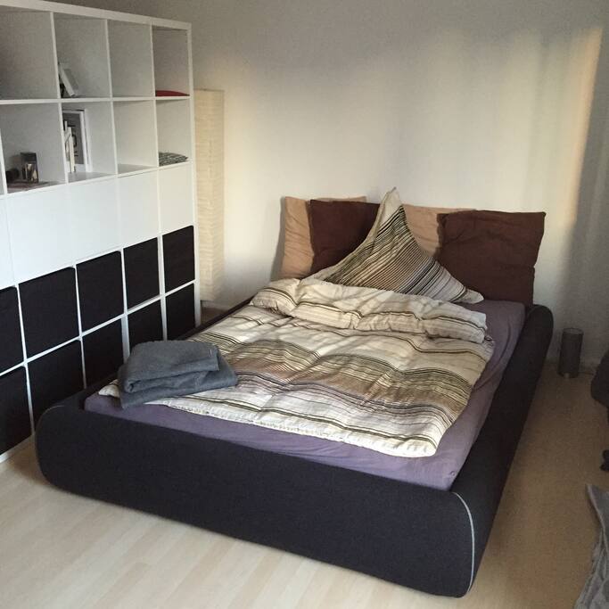 Bett 1.40x2.00m
bed