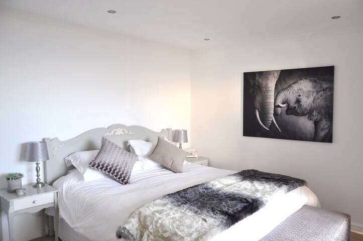 Lalapanzi lower deck gallery image 2