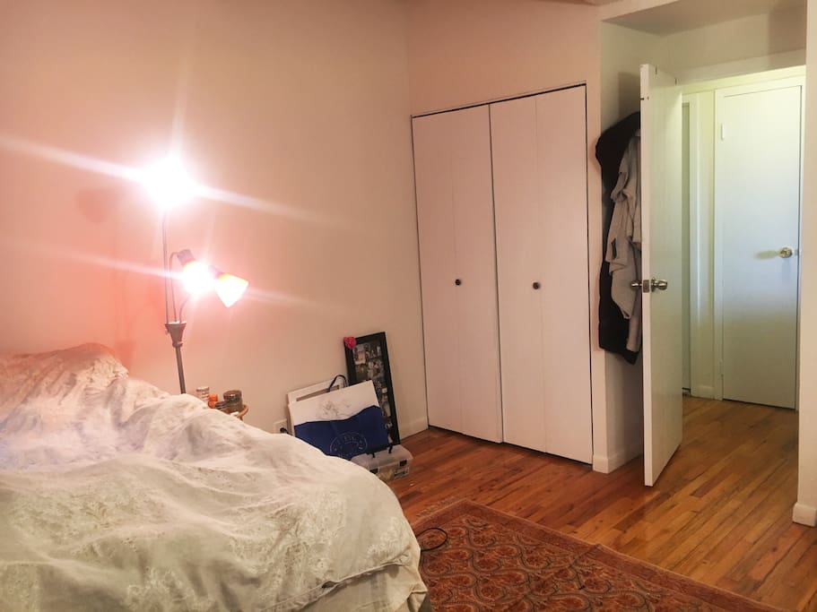 Bedroom: Queen Size Bed