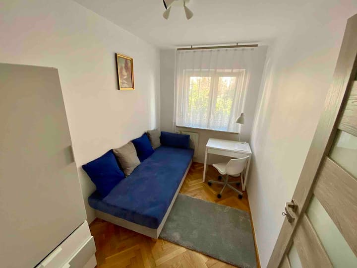 Private Single Room for rent in Central Warsaw Condominiums for Rent