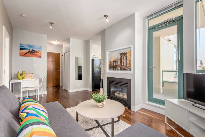 Bright, Beautiful, Downtown City Living