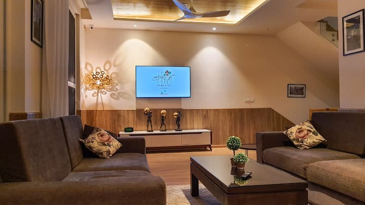 Alpviram Villa, 4 Bhk En-suite Villa With Elevator - Kasauli
