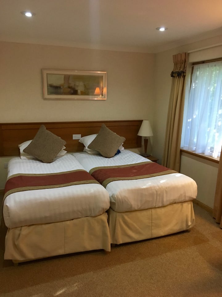 Ensuite double bedroom with twin beds