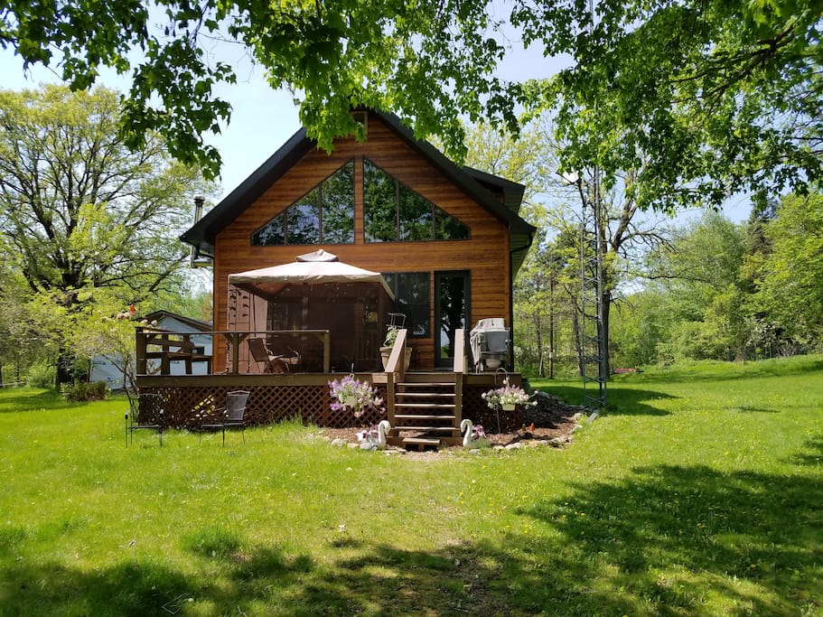 Large cabin on beautiful lake. 2hrs from mpls. Houses for Rent in