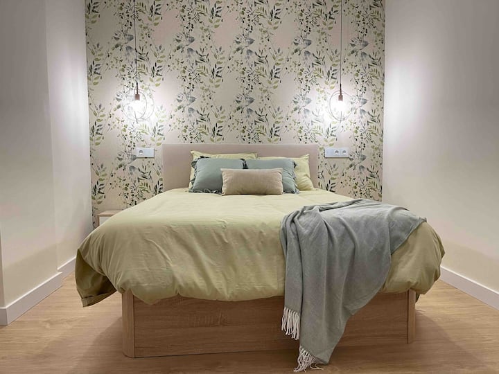 Cama de 1,35 con colchón de firmeza media-blanda