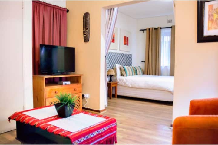 ห้องนอนหรูหราพร้อมห้องโถง 