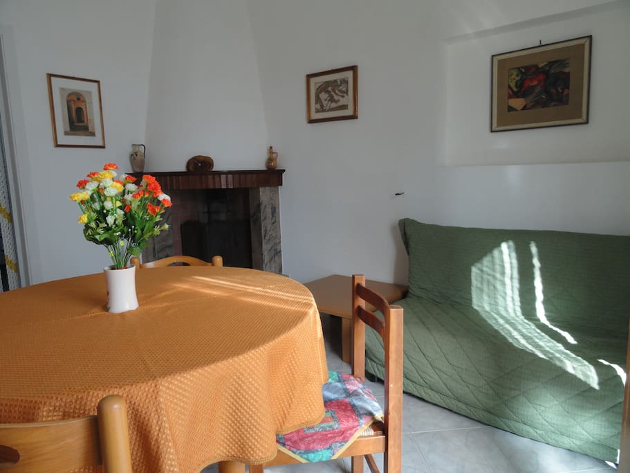 Soggiorno con divano letto matrimoniale