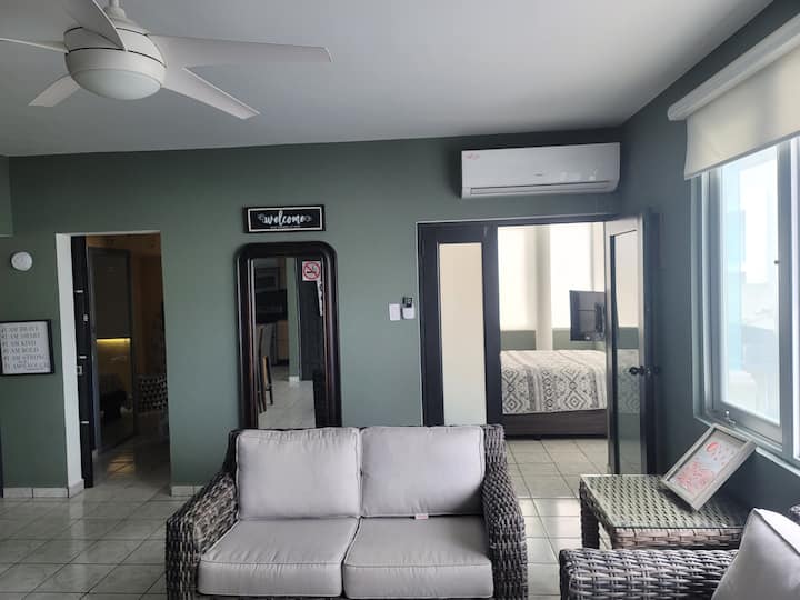 Beach Vacation Condo In Condado. 1 Block 2 Beach. - San Juan, Puerto Rico