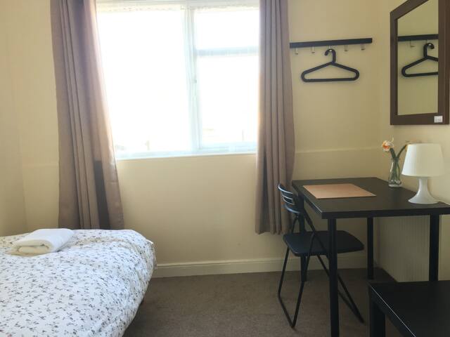 All Airbnb House -- Single Room with Workspace