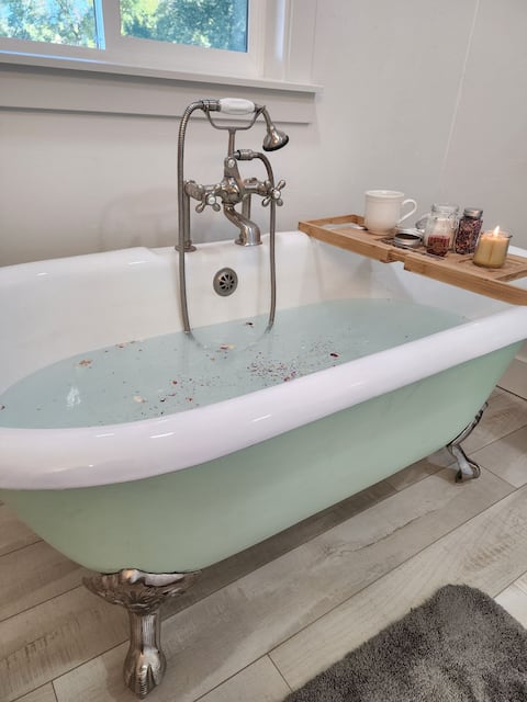 Cozy Farmhouse & Orchard near Helper