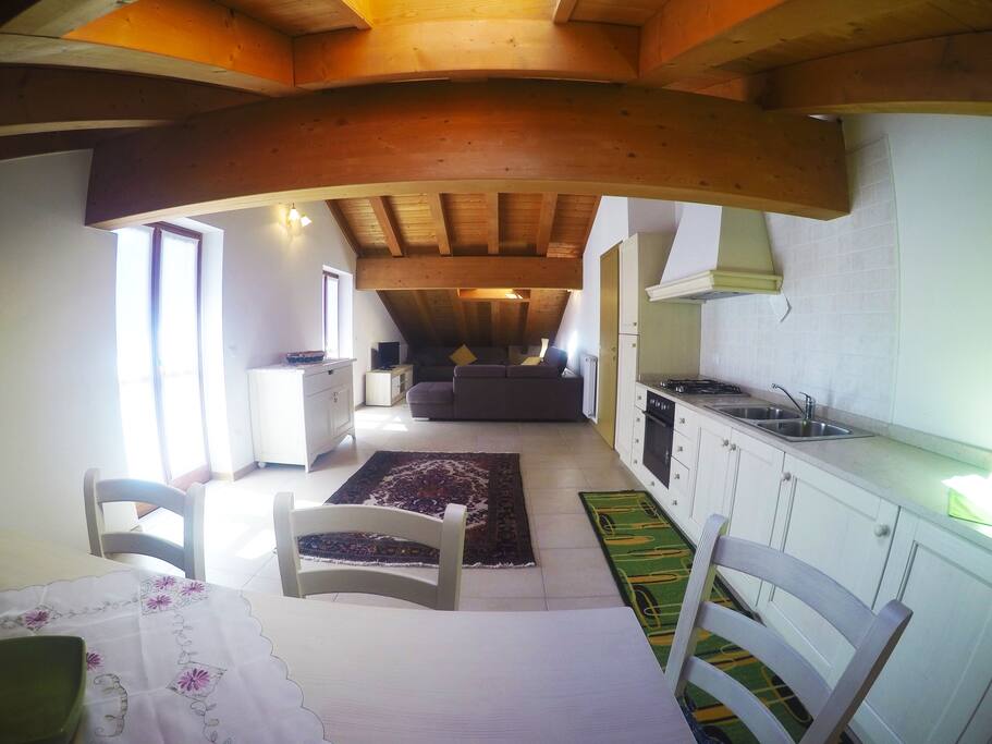 zona cucina con panca