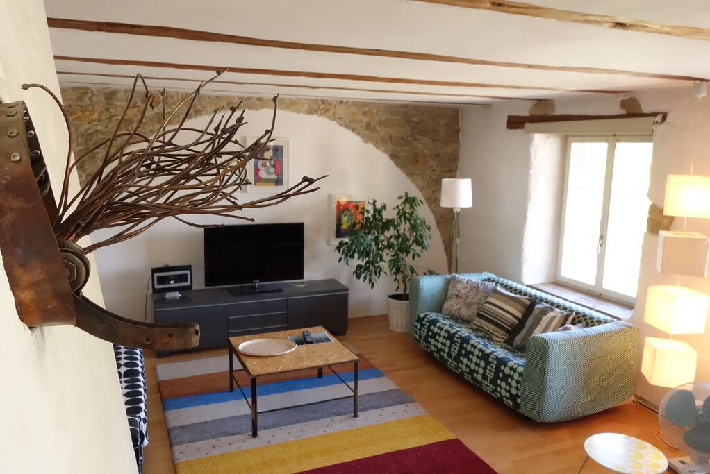 Wohnzimmer mit Kamin